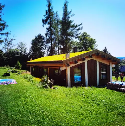 Hotovo a zabydleno