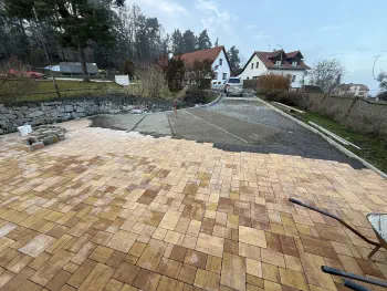 Pokládka dlažby příjezdové cesty