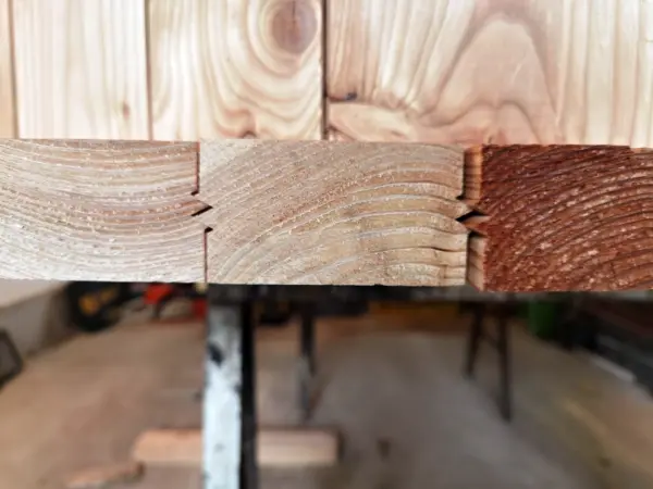 Detail spojů palubek kádě