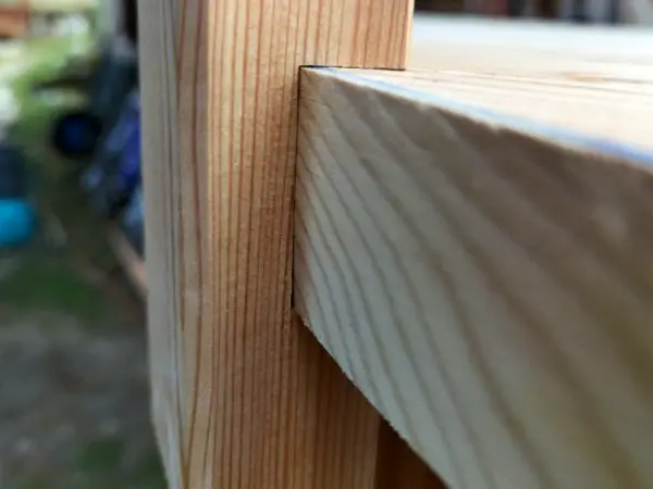 Detail spojů palubek kádě